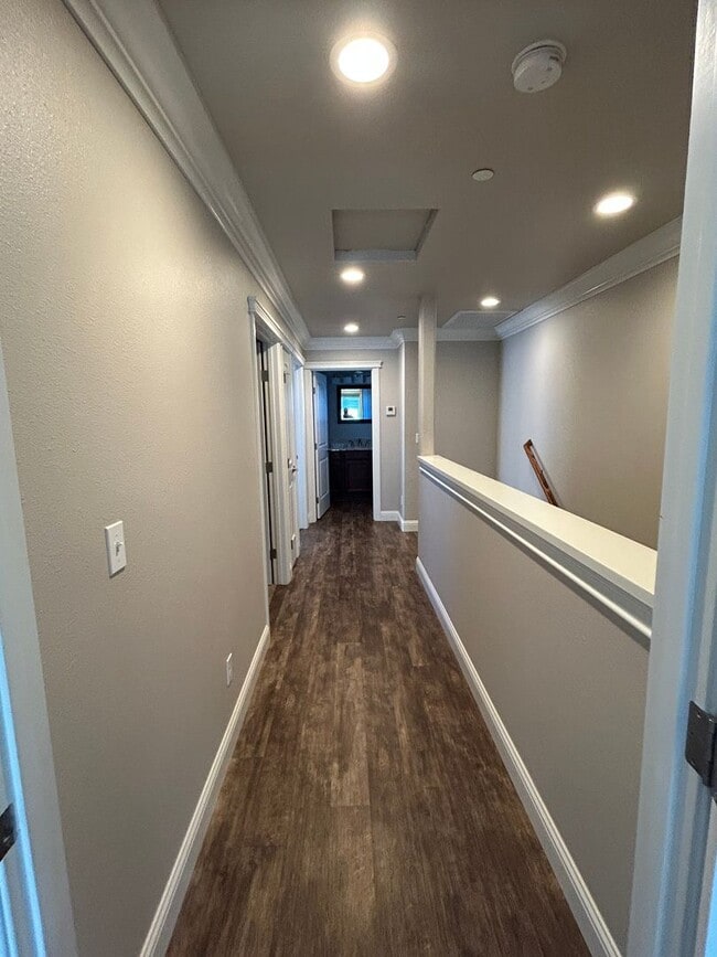 Building Photo - Townhouse for Rent in Anderson CA | Garage, Fenced Yard, Modern Upgrades
