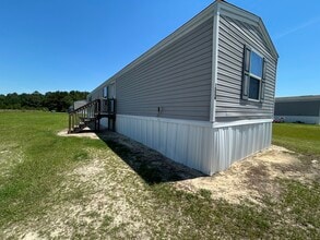 Building Photo - 1524 Jans Dr