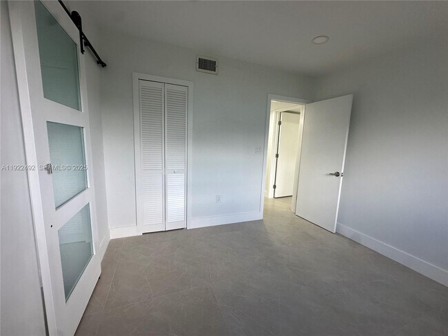 Building Photo - 6720 SW 50th Terrace