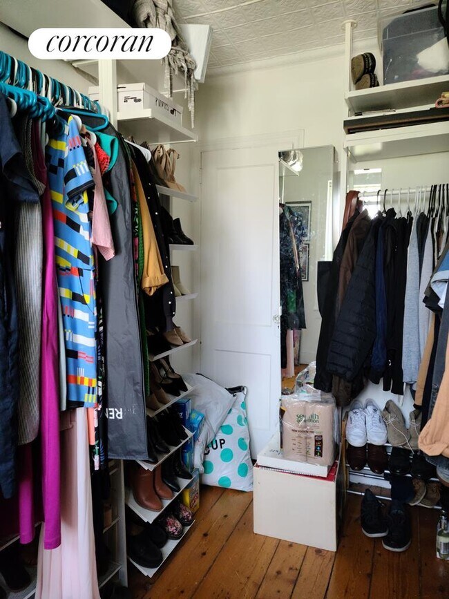 Building Photo - 118 Java St