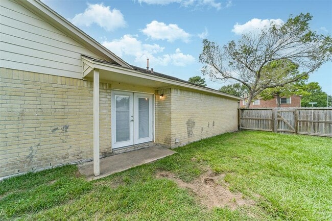 Building Photo - 2122 Clemson Dr
