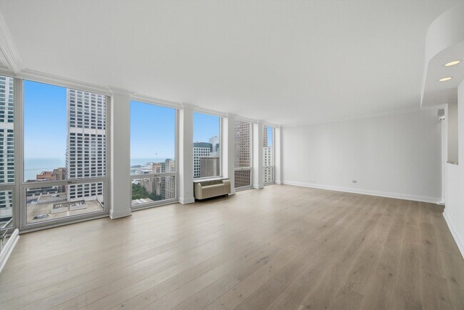 Building Photo - 111 E Chestnut St
