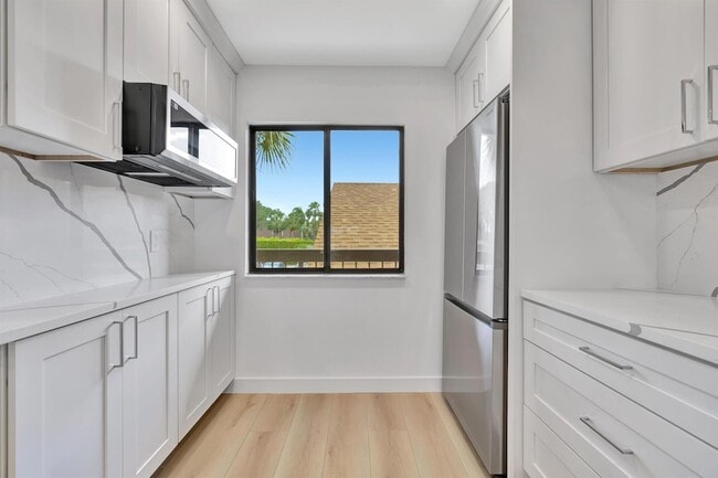 Building Photo - 501 Seafarer Cir