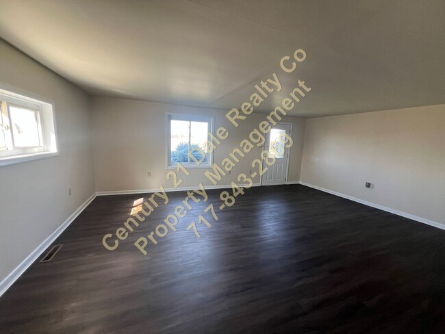 Building Photo - 3 Bedroom in Red Lion Schools with a 1 Car...