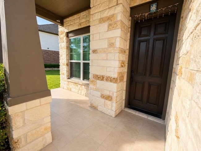 Building Photo - 14600 Iveans Way