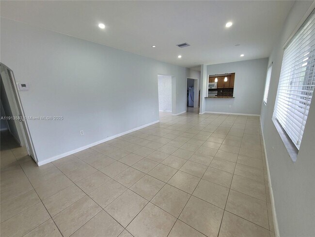 Building Photo - 8839 SW 28th St