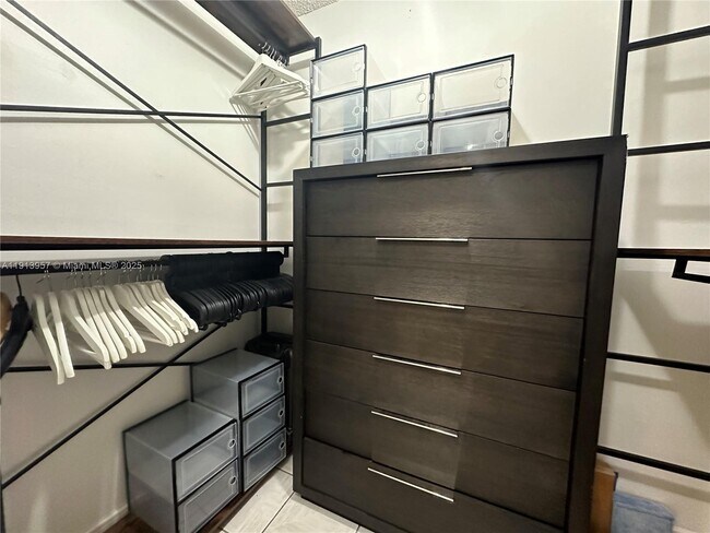 Building Photo - 1665 Bay Rd