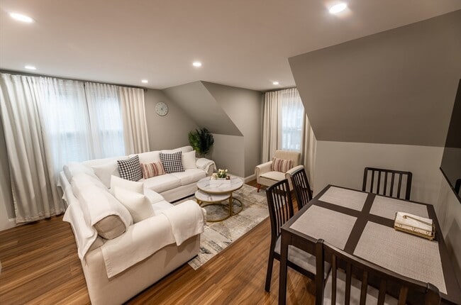 Building Photo - 32 Farmington St