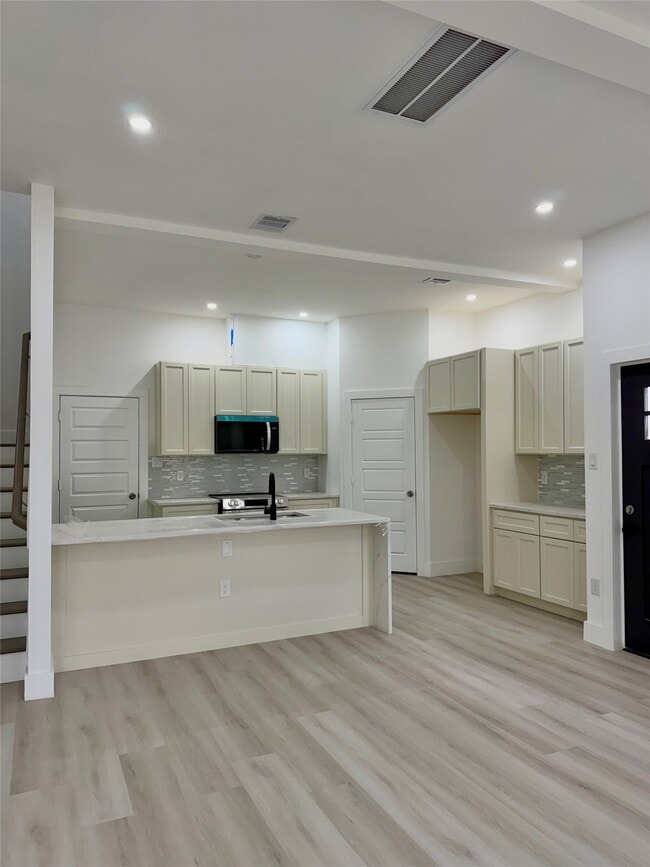 Building Photo - 10123 Grover Ln