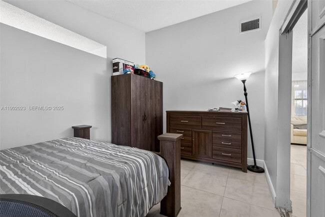 Building Photo - 100 Miramar Ave