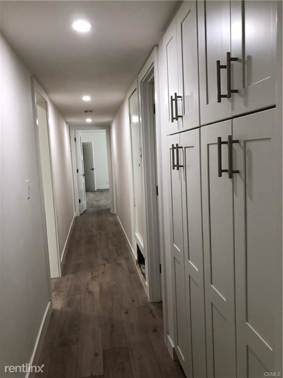 Building Photo - 208 Avenida Victoria