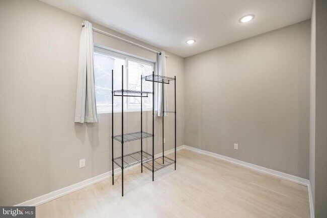 Building Photo - 2428 Jasper St