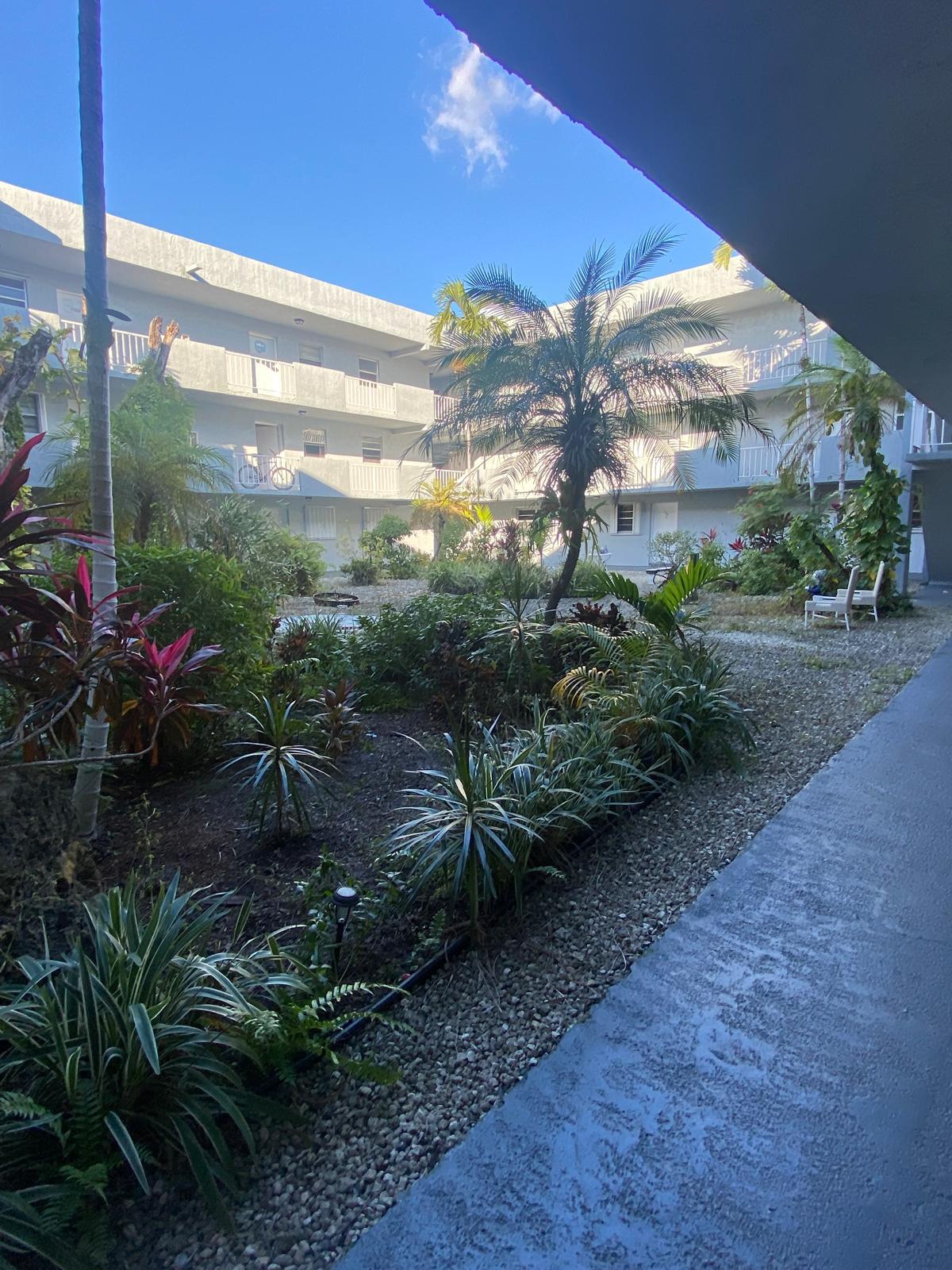 Building Photo - 1725 W 60th St