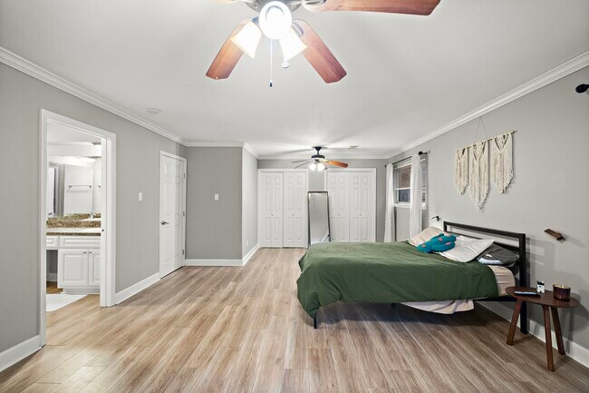 Building Photo - 10211 Cantertrot Dr