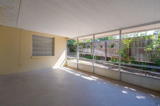 Building Photo - Charming 3BR/2BA Single-Family Home in Por...
