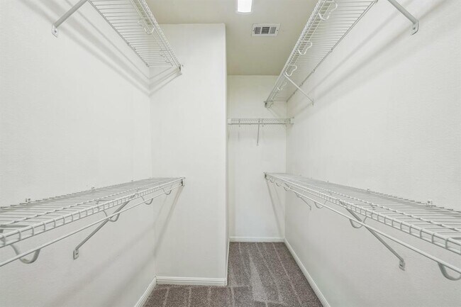 Building Photo - 18509 Sandy Bottom Dr