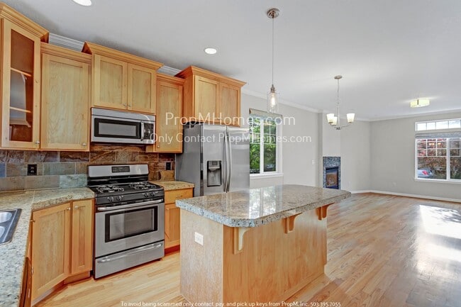 Building Photo - 3117 SW 173rd Ave