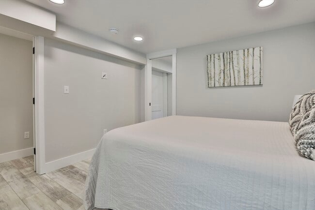 Building Photo - 7 Christopher St