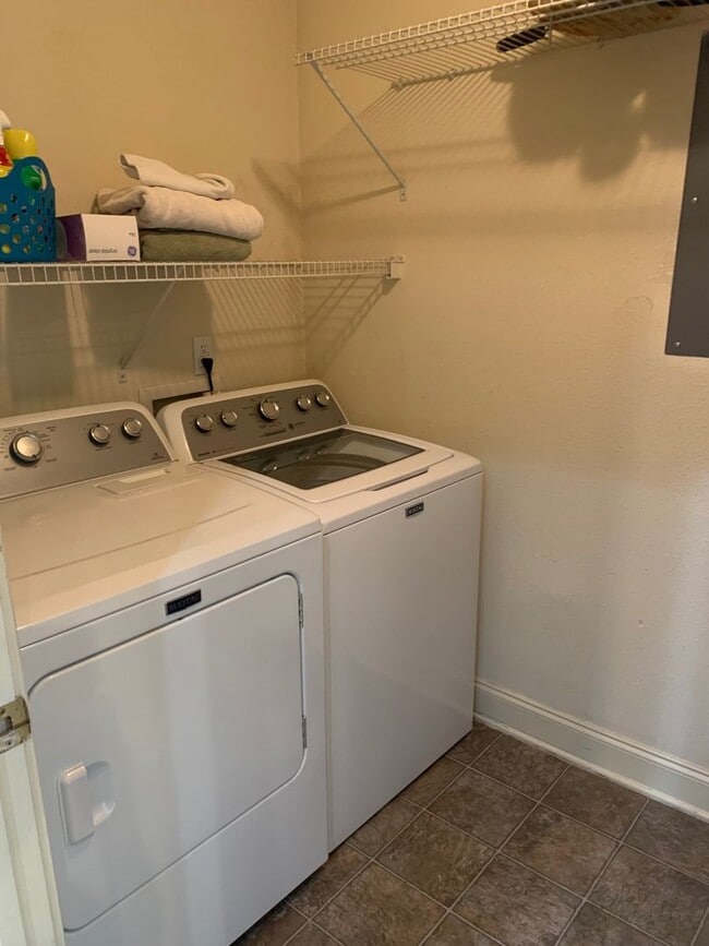 Building Photo - Eagles Landing 4 Bedroom Available for Fall 2026!!