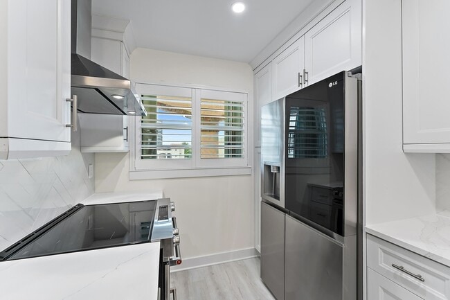 Building Photo - 29 Yacht Club Dr