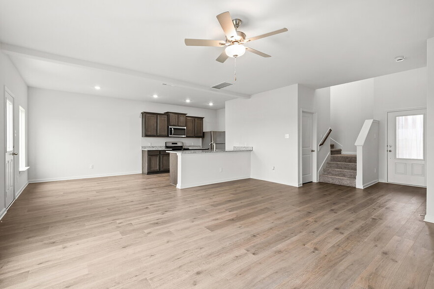 Building Photo - 305 Julian Davis Dr
