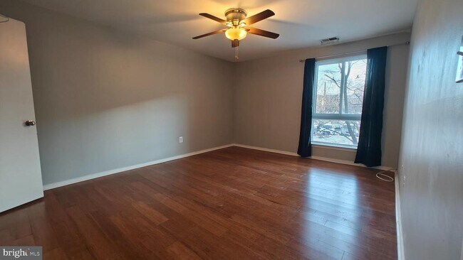 Building Photo - 561 Florida Ave