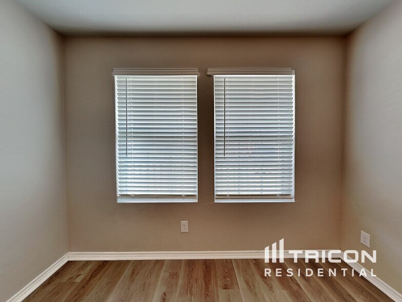 Building Photo - 9802 Marbach Brk
