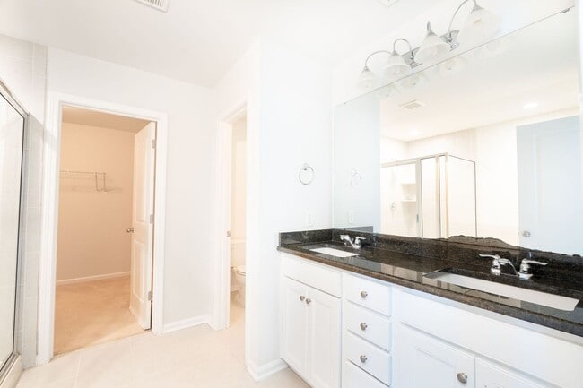 Building Photo - Spacious Living in the Heart of West Ashley