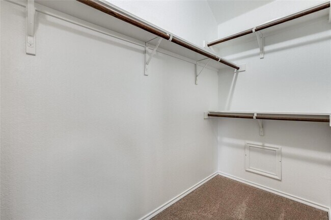 Building Photo - 1028 Lake Woodland Dr