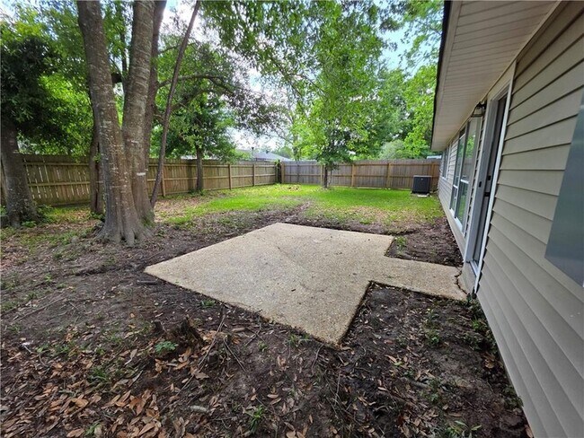 Building Photo - 111 Heather Dr