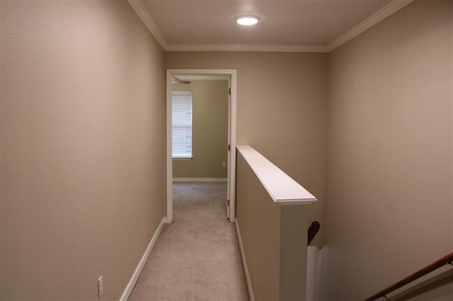 Building Photo - 207 N McGuire Ave