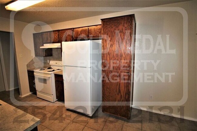 Building Photo - 2600 Lucille Dr