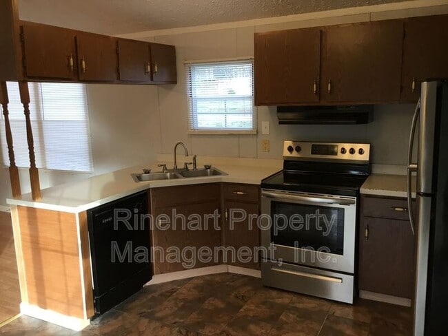 Building Photo - 753 Pollys Cir