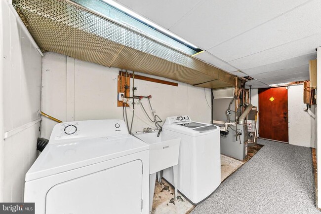 Building Photo - 129 Alverstone Rd