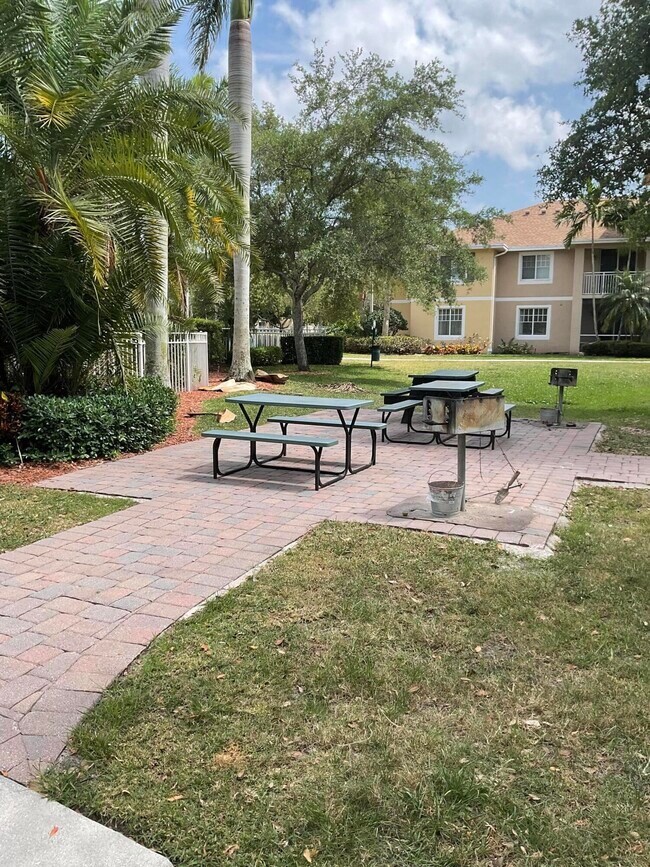 Building Photo - 6410 Emerald Dunes Dr