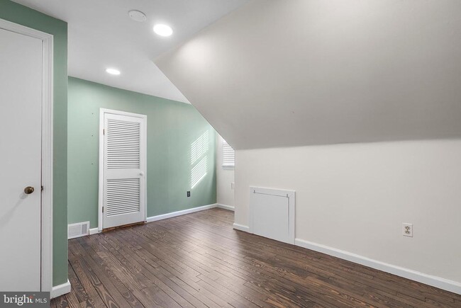 Building Photo - 48 S Locust Ave