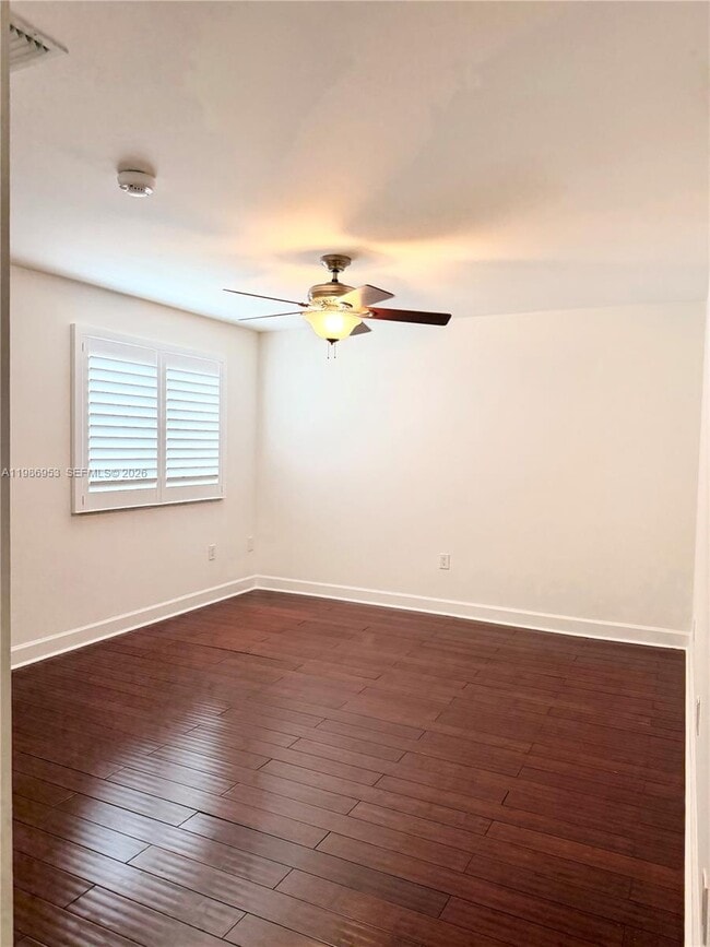 Building Photo - 5570 SW 70th Pl S