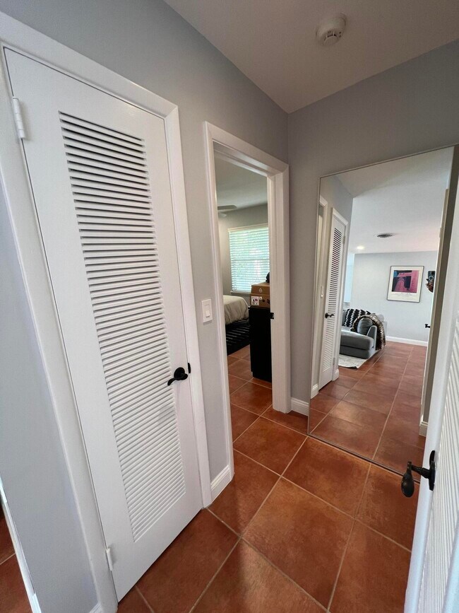 Building Photo - 1653 Poinsettia Dr