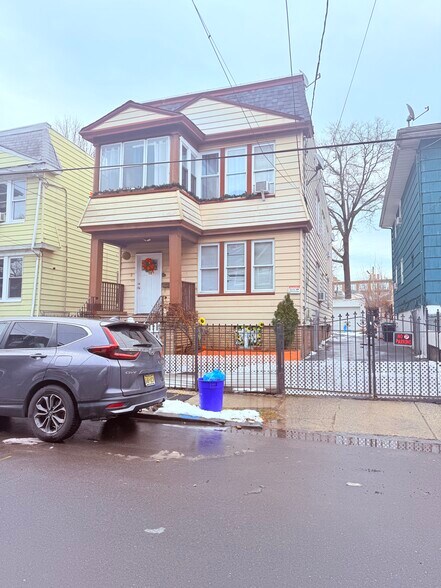 Building Photo - 52 Brookdale Ave