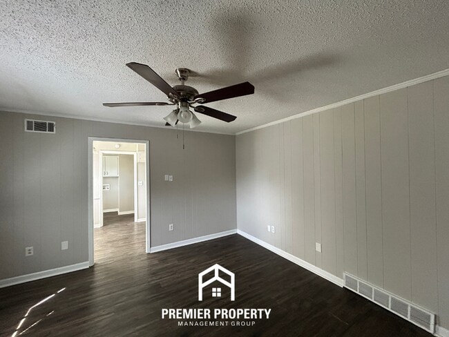 Building Photo - Spacious 3BR/2BA Home in Walls, MS | Brick Fireplace & Large Fenced Backyard