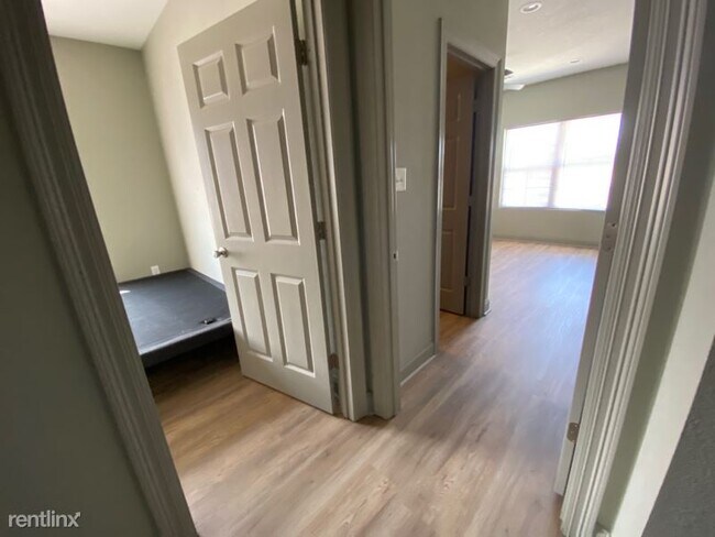 Building Photo - 3 br, 2.5 bath House - 2094 Smith Rd B Unit B
