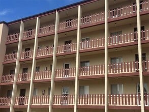 Building Photo - 4037 Lake Bayshore Dr