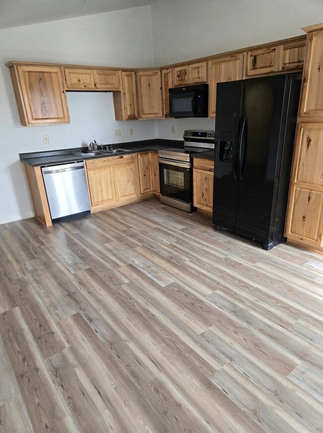 Building Photo - 129 Village Dr