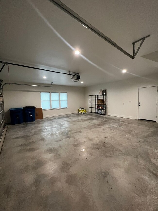 Building Photo - Gorgeous Modern Home In Village Glen