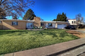 Building Photo - 303 Aliso Dr SE