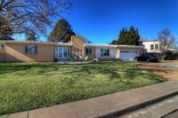 Building Photo - 303 Aliso Dr SE