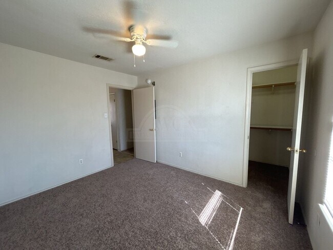 Building Photo - 1702 Benttree Dr