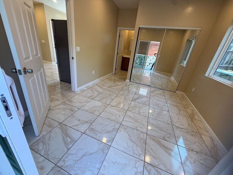 Building Photo - 4932 Campanile Dr