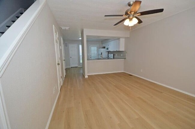 Building Photo - 2 Bed 1.5 Bath Townhome Warr Acres/Bethany