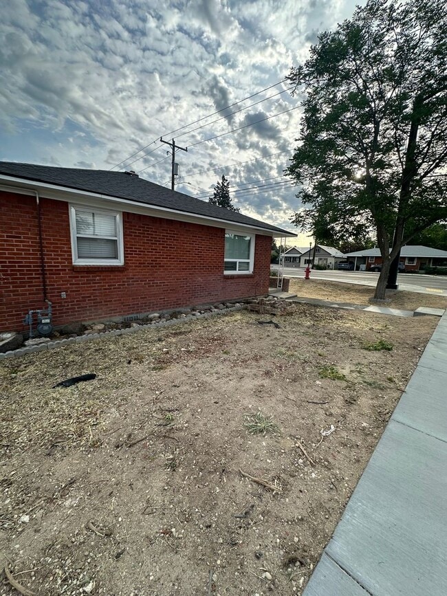 Building Photo - Great location in Meridian for this 3 bedroom 2 bath home.